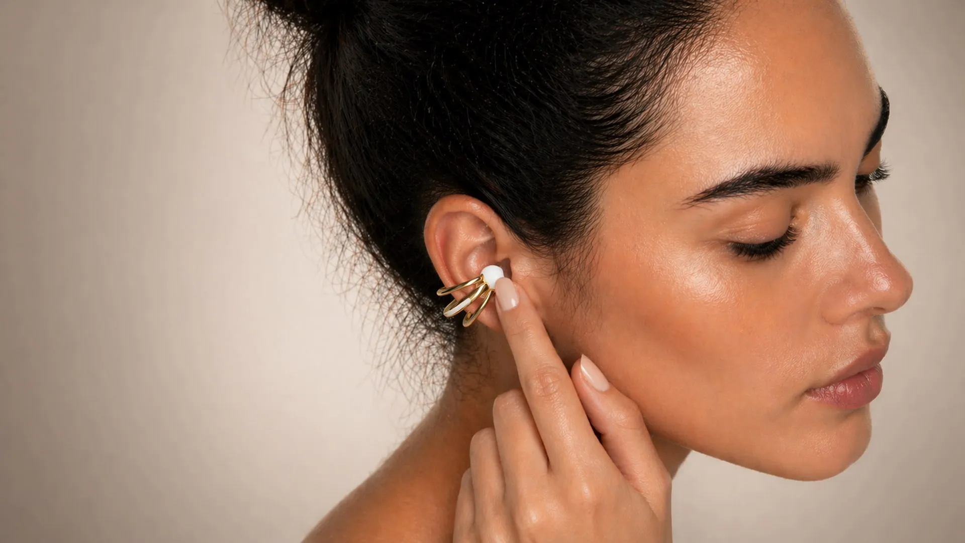 Elara wearable audio device interaction detail